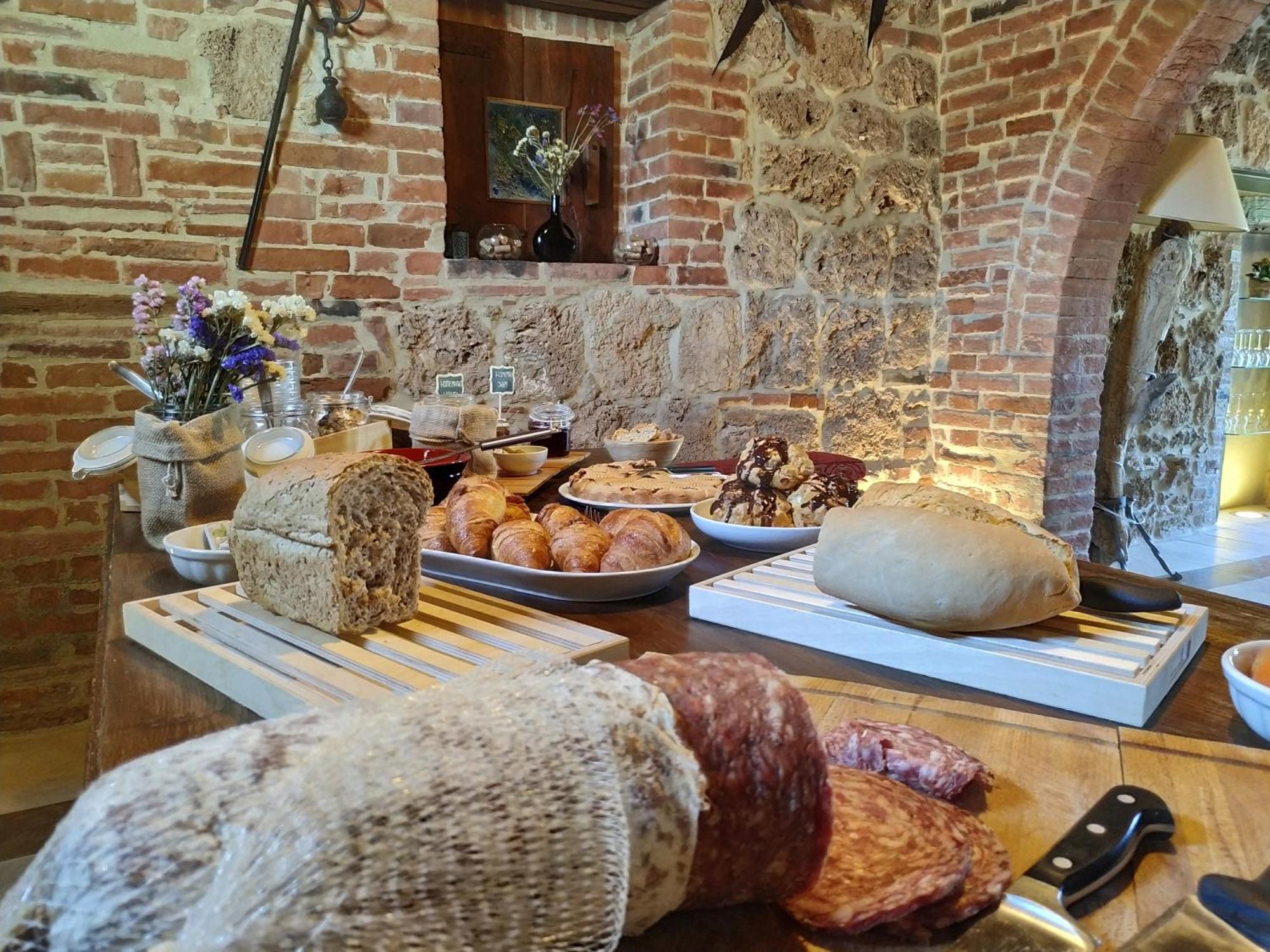Agriturismo Le Sorbelle D'Orcia Con Piscina Pienza Eksteriør bilde